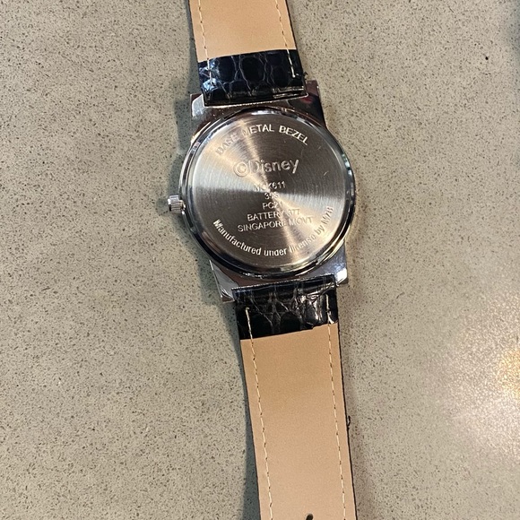 Watch - Picture 3 of 3